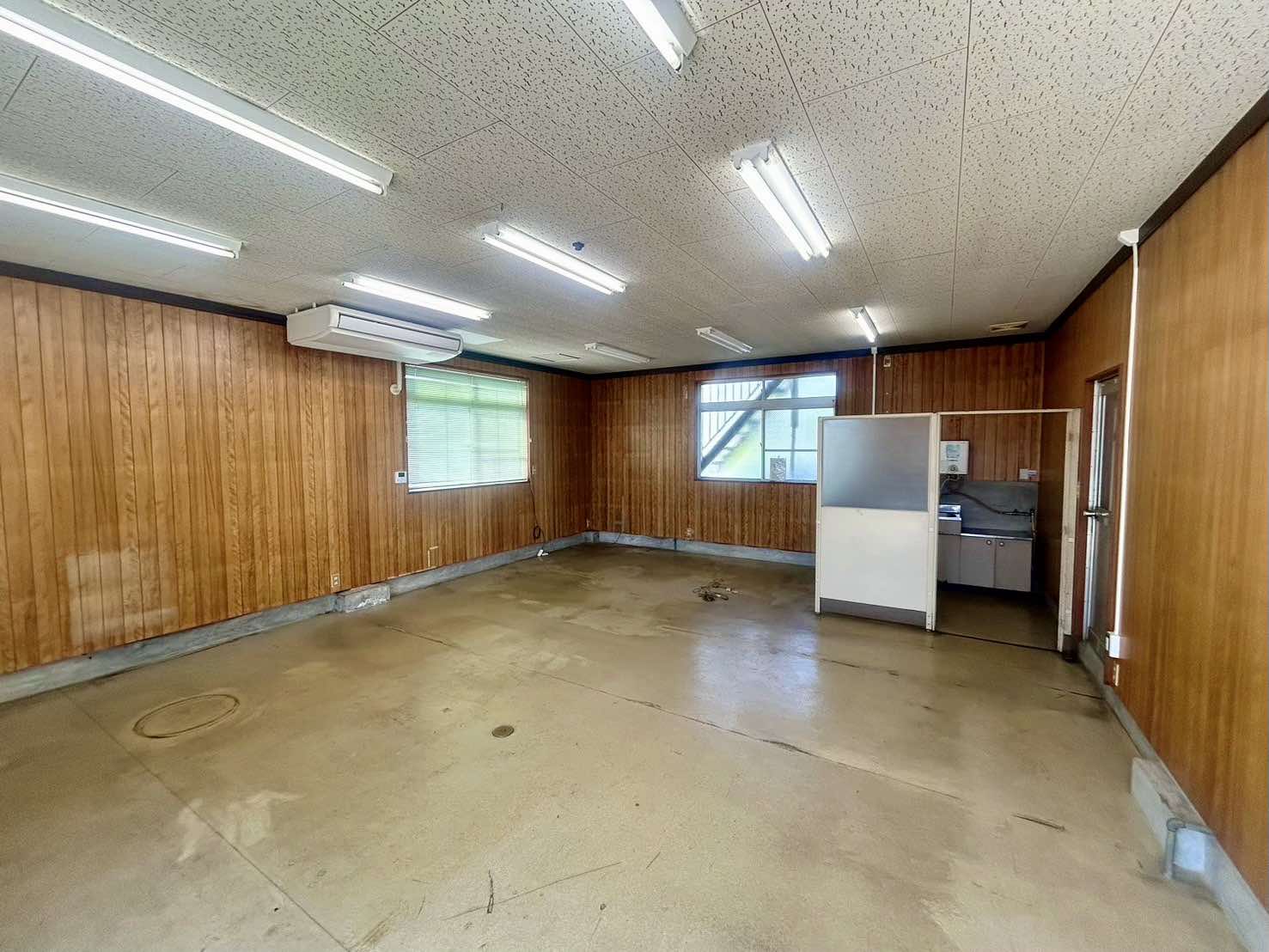 伊藤工業ビル1F